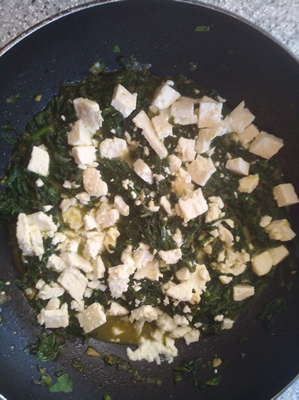 Spinat mit Käse gegart