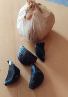 SchwarzerKnoblauchEigenproduktion